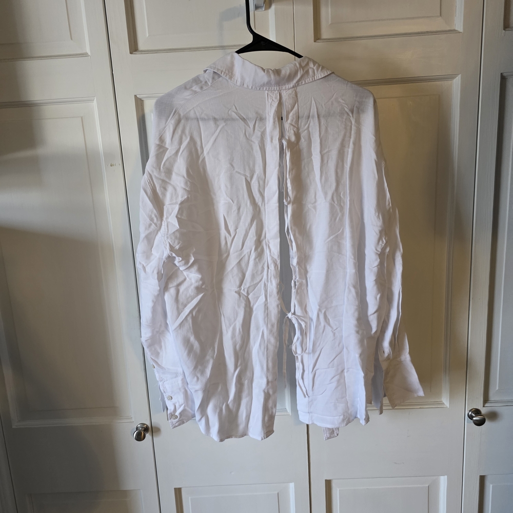 American Eagle Open Back Tie Blouse White Lightweight Button Up Medium NWT - Picture 4 of 8